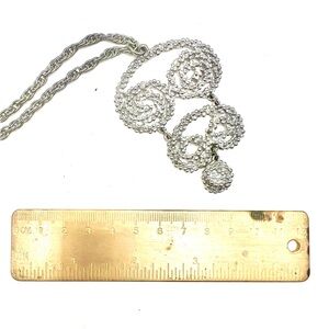 1970’s pendant silver tone necklace